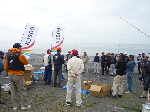 投げ釣り大会を開くも、シーズンインはまだ　　静岡県